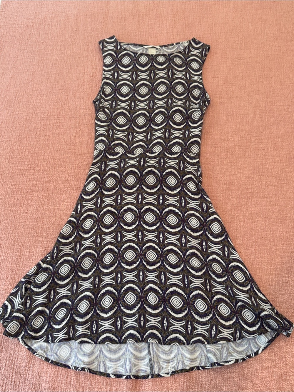 Cut out back Dress with waist tie size 6 wm’s
